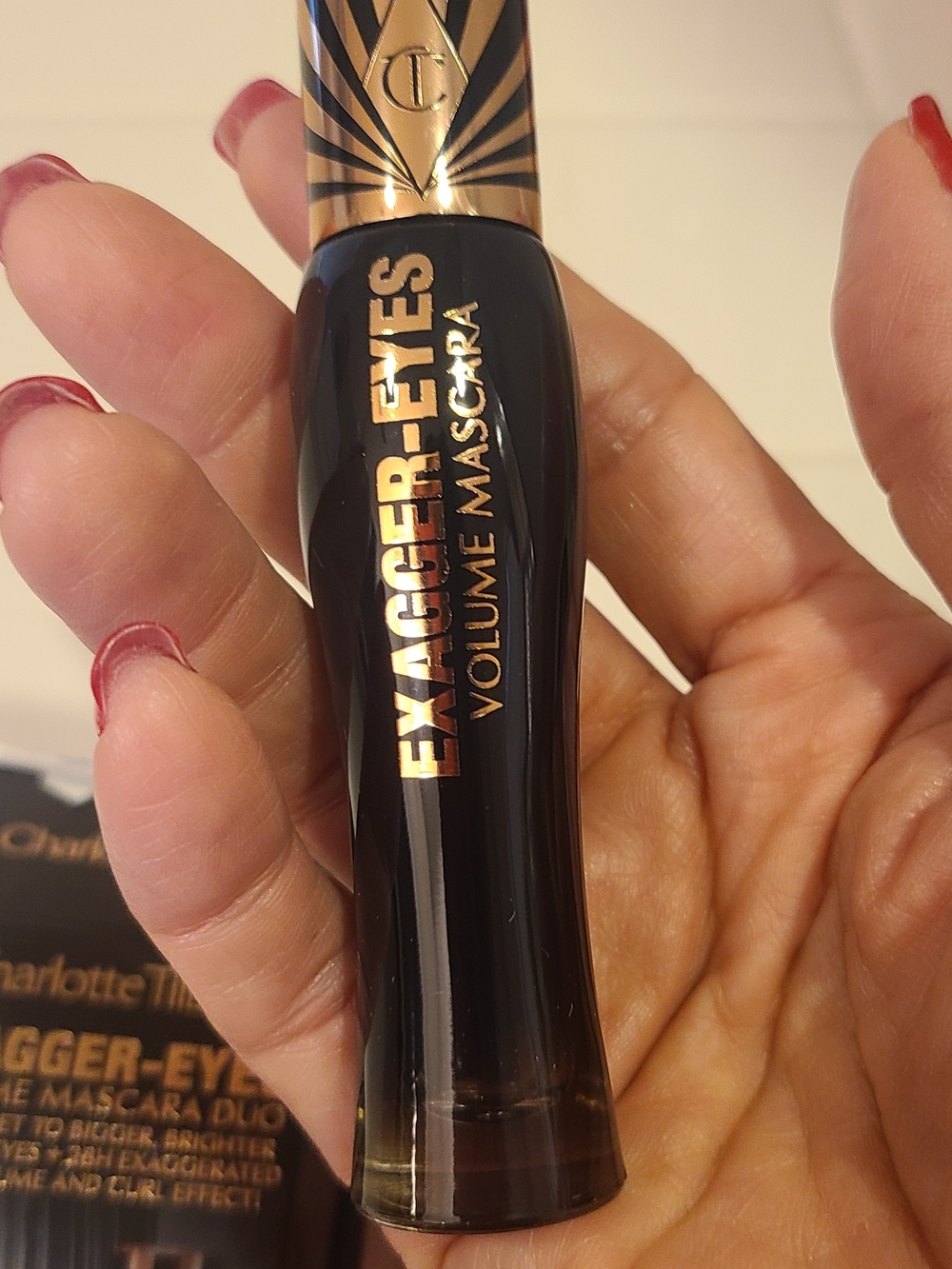 1 Charlotte Tilbury Exagger-Eyes Volume Mascara in Black with Gold Accents.